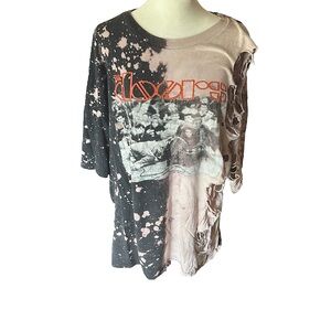 Women’s Oversized THE DOORS Distressed Band Tee